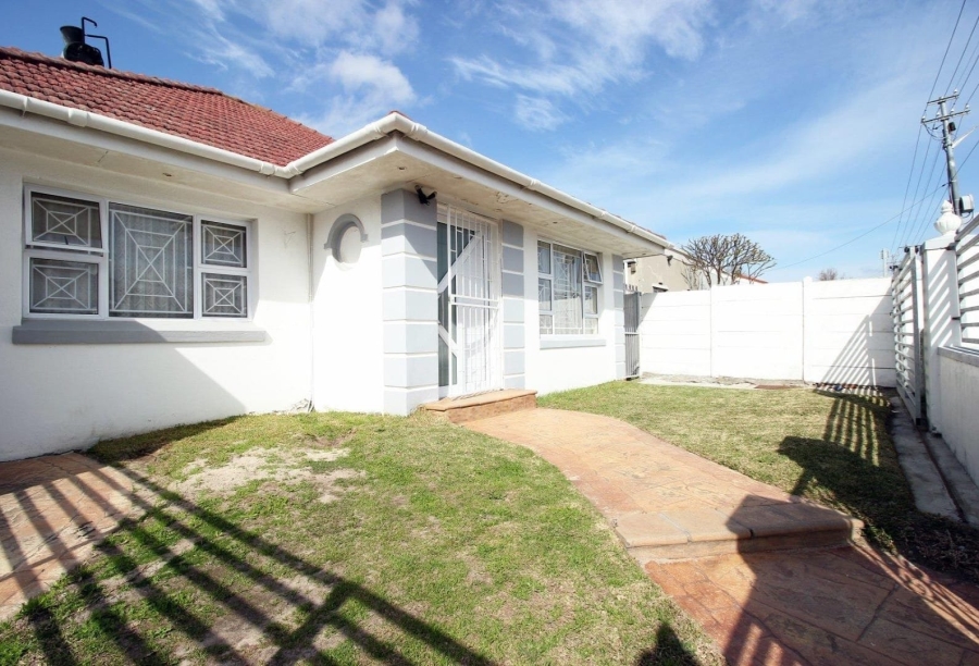 5 Bedroom Property for Sale in Lansdowne Western Cape